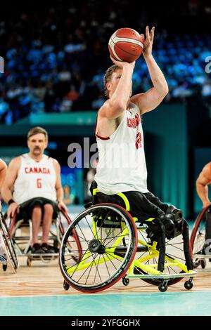 PARIGI, FRANKREICH 03. Settembre - Rollstuhlbasketball Viertelfinale Niederlande - Kanada Herren, Parigi 2024 Paralimpiadi AM 03.09.2024 nella der Bercy Arena di Parigi Frankreich. Patrick Anderson (Kanada, 12) an der Freiwurflinie Foto Stock