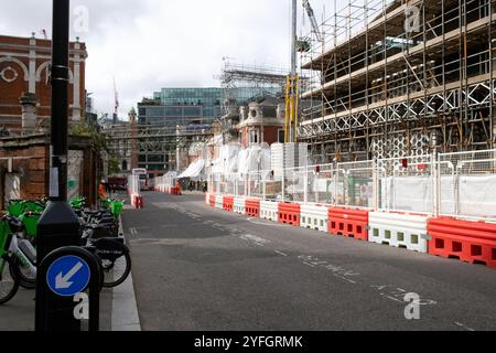 Nuovo cantiere del Museum of London nel vecchio edificio del mercato avicolo di West Smithfield nella City of London EC1 Inghilterra Regno Unito ottobre 2024 KATHY DEWITT Foto Stock