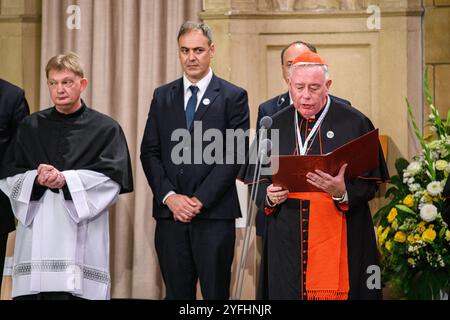 Il cardinale Hollerich interviene durante l'udienza di Papa Francesco con la comunità cattolica di Lussemburgo nella cattedrale di Notre-Dame durante la sua visita apostolica. Foto Stock