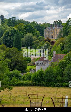 Guardando di fronte al castello di Scotty dai boschi vicino a KIlndown Foto Stock