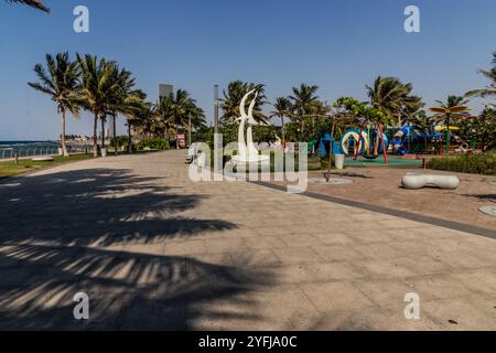 Vista della passeggiata lungo la Corniche a Jeddah, Arabia Saudita Foto Stock