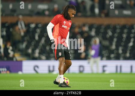 Alex Iwobi del Fulham prima della partita tra Fulham FC e Brentford FC English Premier League al Craven Cottage, Londra, Inghilterra, Regno Unito, il 4 novembre 2024 Foto Stock