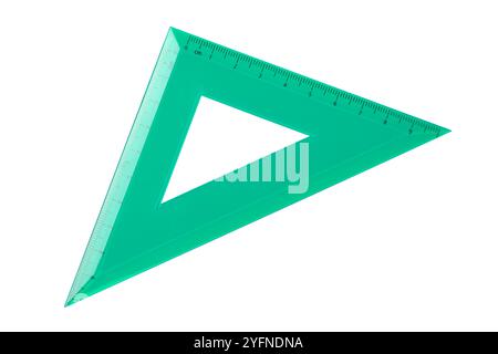 sfondo bianco quadrato isolato verde trasparente a 45 gradi, strumento triangolare utilizzato per disegnare linee rette e disegni geometrici tecnici Foto Stock