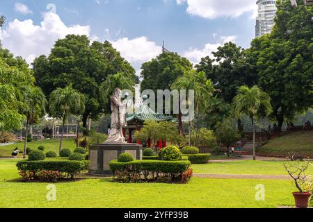 Rizal Park (in filippino: Liwasang Rizal), noto anche come Luneta Park o semplicemente Luneta, è un parco urbano storico situato a Ermita, Manila. Foto Stock