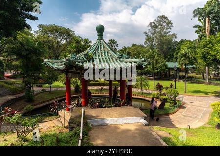 Rizal Park (in filippino: Liwasang Rizal), noto anche come Luneta Park o semplicemente Luneta, è un parco urbano storico situato a Ermita, Manila. Foto Stock