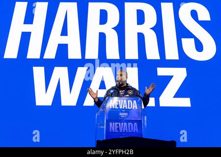 Las Vegas, Stati Uniti. 4 novembre 2024. Steven Horsford (D-NV) parla al concerto When We Vote Win presentato dalla campagna Harris-Walz all'MGM Grand Garden Arena di Las Vegas il 4 novembre 2024. (Foto di Travis P Ball/Sipa USA) credito: SIPA USA/Alamy Live News Foto Stock