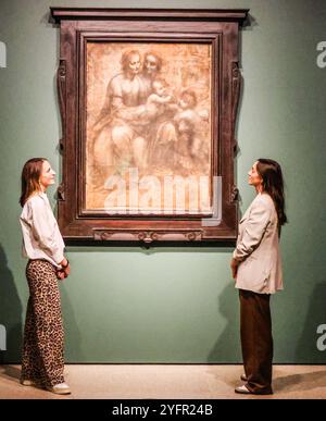 Royal Academy, Londra 5 novembre 2024 Leonardo da Vinci, il Viurgin e il bambino con Sant'Anna e il neonato San Giovanni Battista (il cartone animato di casa burlington) c 1506-08 alla fine del XVI secolo, tre titani del Rinascimento italiano - Michelangelo, Leonardo e Raffaello - hanno attraversato per breve tempo i sentieri, gareggiando per l'attenzione dei più potenti mecenati in Repubblicano Florence.from 5 novembre 2024 - 16 febbraio 2025.Paul Quezada-Neiman/Alamy Live Credit News: Paul Quezada-Neiman Live News: Paul Quezada-Alamy-Alamy Foto Stock