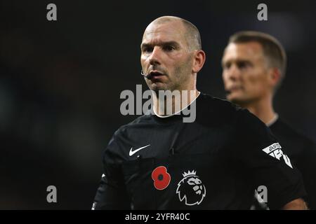 Arbitro, Tim Robinson - Ipswich Town V Leicester City, Premier League, Portman Road, Ipswich, Regno Unito - 2 novembre 2024 solo uso editoriale - si applicano restrizioni DataCo Foto Stock