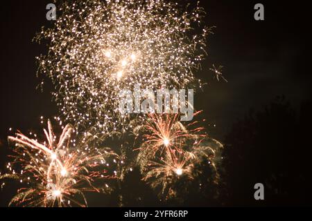 Spettacolo di fuochi d'artificio Chard Somerset Inghilterra regno unito 2024 Foto Stock
