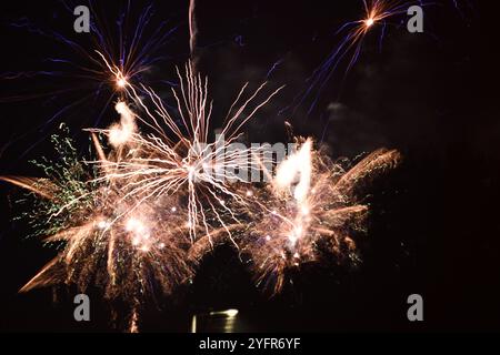 Spettacolo di fuochi d'artificio Chard Somerset Inghilterra regno unito 2024 Foto Stock