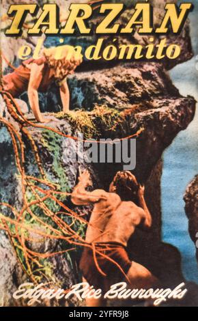 Copertina del libro: Edizione spagnola degli anni '1950 della Tarzan Adventure Series ambientata nella giungla africana Foto Stock