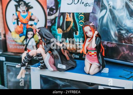 1° settembre 2024, Belgrado, Serbia: Vivace collezione di statuette anime disposte in un'esposizione dinamica, che mostra dettagli intricati e vivaci coloni Foto Stock