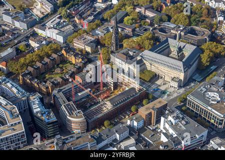 Luftbild, Rathaus mit Christuskirche und Stadtbücherei Bochum Ãâ Zentralbibliothek im BVZ, roter Backsteinbau Innenhof mit Baustelle für Haus des Wissens, ehemaliges Hauptpost-Gebäude, Wohnsiedlung am Schlegelturm, Gleisdreieck, Bochum, Ruhrgebiet, Nordrhein-Westfalen, Deutschland ACHTUNGxMINDESTHONORARx60xEURO *** Vista aerea, municipio con biblioteca pubblica Christuskirche e Bochum Ãâ biblioteca centrale nella BVZ, cortile interno in mattoni rossi con cantiere per Haus des Wissens, ex edificio principale degli uffici postali, abitazione Am Schlegelturm, Gleisdreieck, zona Bochum, Ruhr Foto Stock