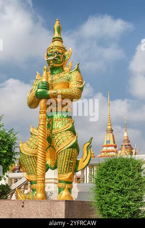 Incredibile statua al Wat Don Mueang di Bangkok, Thailandia Foto Stock