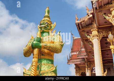 Incredibile statua al Wat Don Mueang di Bangkok, Thailandia Foto Stock