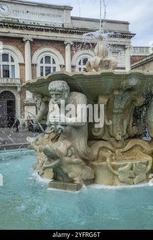 Fontana in Piazza del popolo a Pesaro, Marche, Italia, Europa meridionale, Europa Foto Stock