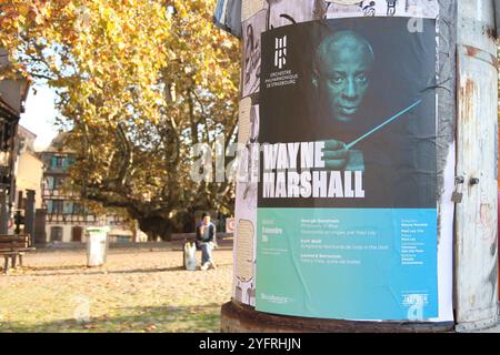 Poster per il direttore Wayne Marshall con Orchestre Philharmonique Strasbourg al Palais de la Musique et des Congrès, 8 novembre 2024 Foto Stock