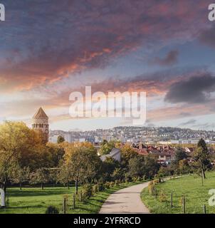 Germania, vista panoramica Stoccarda. Bellissime case in autunno, cielo e natura. Vigneti a Stoccarda, colorata regione vinicola del so Foto Stock