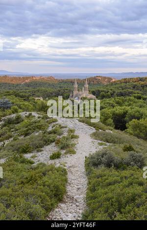 Abbazia di Frigolet nella montagnette vicino a Tarascon in Provenza Foto Stock