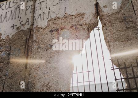 Ueberreste der Berliner Mauer an der Niederkirchnerstrasse, aufgenommen a Berlino, 05.11.2024. In Dieser Woche jaehrt sich der Fall der Berliner Mauer Foto Stock