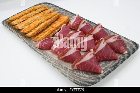 Una porzione del prosciutto stagionato iberico della migliore qualità Foto Stock