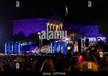 PHILADELPHIA, USA, 4 NOVEMBRE 2024: La Vice Presidente Kamala Harris alla sua ultima manifestazione elettorale prima delle elezioni a Philadelphia, Pennsylvania. Vicepresidente Kam Foto Stock