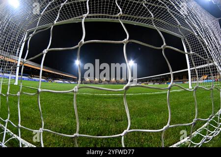 Vista generale all'interno dello stadio durante la partita del Trofeo EFL tra Cambridge United e Chelsea Under 21 al Cledara Abbey Stadium di Cambridge martedì 5 novembre 2024. (Foto: Kevin Hodgson | mi News) crediti: MI News & Sport /Alamy Live News Foto Stock