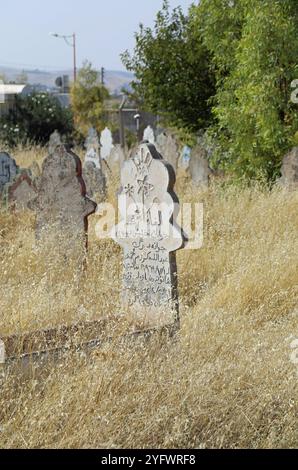 Tombe nel cimitero pubblico di Halabja nel Kurdistan iracheno Foto Stock