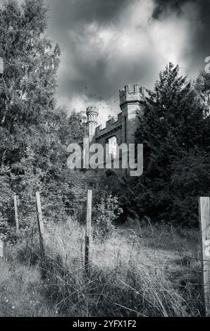 Rovine del Priorato di Crawford, una residenza abbandonata a Fife, Scozia, Regno Unito Foto Stock