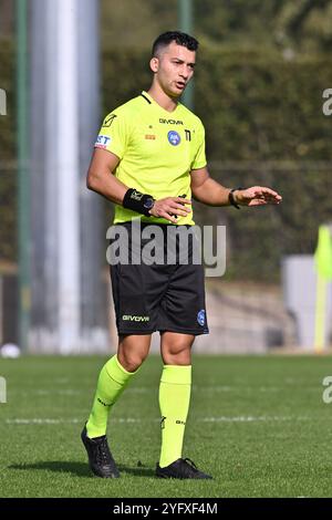 L'arbitro Alessio Amadei durante la gara del 16 di Coppa Italia femminile tra S.S. Lazio e F.C. Como allo Stadio Mirko Fersini il 5 novembre 2024 a Formello. Foto Stock