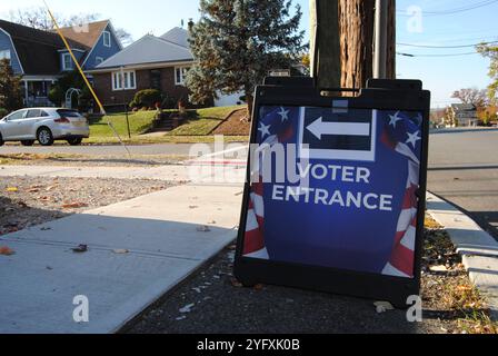 Rutherford, New Jersey, Stati Uniti d'America - 5 novembre 2024: Giorno delle elezioni in un sobborgo di New York. Foto Stock