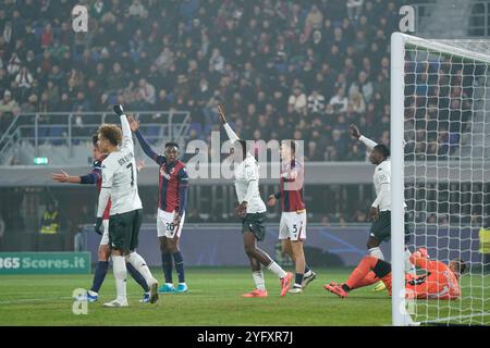 Italia, Italia. 5 novembre 2024. Bologna, Italia, 5 novembre 2024: I giocatori di AS Monaco si lamentano durante la partita di UEFA Champions League tra Bologna FC e AS Monaco allo Stadio Renato dall Ara di Bologna, Italia. (Daniela Porcelli/SPP) credito: SPP Sport Press Photo. /Alamy Live News Foto Stock