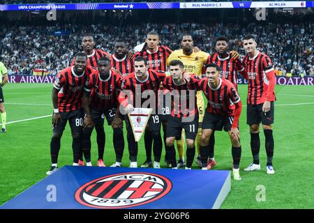 Madrid, Spagna. 5 novembre 2024. I giocatori dell'AC Milan posano per le foto prima della partita di UEFA Champions League tra il Real Madrid e l'AC Milan allo stadio Santiago Bernabeu di Madrid, Spagna, il 5 novembre 2024. Crediti: Gustavo Valiente/Xinhua/Alamy Live News Foto Stock