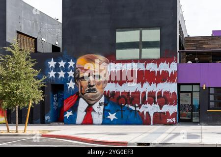 Las Vegas, Stati Uniti. 5 novembre 2024. Un murale vicino a raffigurare Donald Trump vicino a Freemont Street a Las Vegas il giorno delle elezioni del 5 novembre 2024. (Foto di Travis P Ball/Sipa USA) credito: SIPA USA/Alamy Live News Foto Stock