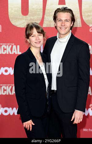 Anna Bachmann e Richard Kreutz bei der Premiere der Sky serie originale "il giorno dello sciacallo" in Zoo Palast. Berlino, 05.11.2024 Foto Stock