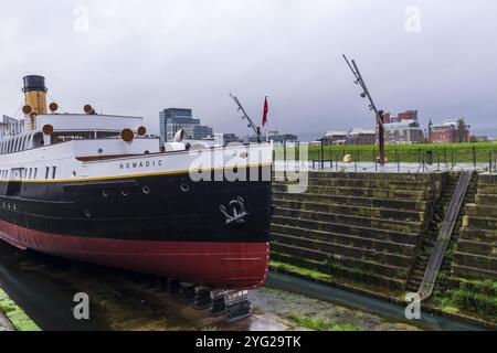 IRLANDA DEL NORD, BELFAST, SS NOMADE SOPRANNOMINATO IL FRATELLINO DEL TITANIC NEL BACINO DI CARENAGGIO Foto Stock