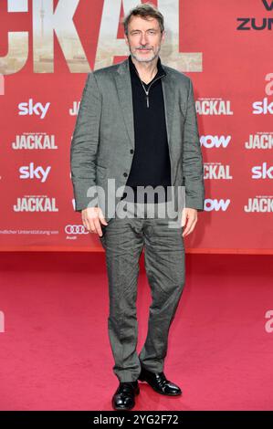 Guido Broscheit bei der Premiere der Sky serie originale "il giorno dello sciacallo" in Zoo Palast. Berlino, 05.11.2024 Foto Stock