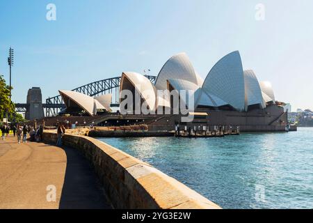 Edificio distintivo della Sydney Opera House - centro per le arti dello spettacolo multi-sede. È l'attrazione turistica più famosa di Sydney, Australia. Foto Stock