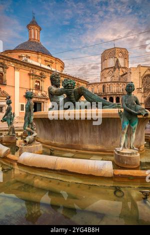 Statua di Nettuno, fontana di Turia, Plaza de la Virgen, Valencia, Comunità Valenciana, Spagna Foto Stock