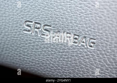 Logo airbag SRS sul cruscotto dello scatto selettivo della vettura. Foto Stock