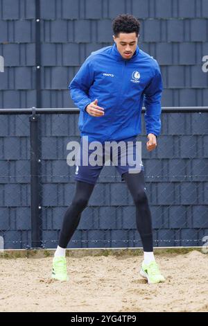 Gent, Belgio. 6 novembre 2024. Aime Omgba di Gent in azione durante una sessione di allenamento della squadra belga di prima divisione KAA Gent, a Gent, mercoledì 06 novembre 2024. Domani, il KAA Gent giocherà contro la squadra cipriota Omonia FC nella terza giornata della fase a gironi del torneo UEFA Conference League. BELGA FOTO KURT DESPLENTER credito: Belga News Agency/Alamy Live News Foto Stock