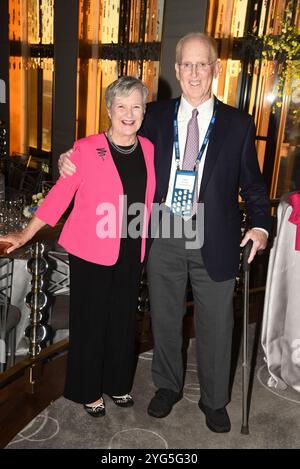 Diana Henriques, Larry Henriques durante i Gerald Loeb Awards 2024 presentati da UCLA Anderson, tenutosi presso la Rainbow Room di New York, New York, USA, giovedì 10 ottobre 2024. Credito: Jennifer Graylock-Graylock.com Foto Stock