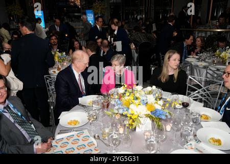 Diana Henriques Larry Henriques durante i Gerald Loeb Awards 2024 presentati da UCLA Anderson, tenutosi presso la Rainbow Room di New York, New York, USA, giovedì 10 ottobre 2024. Credito: Jennifer Graylock-Graylock.com Foto Stock