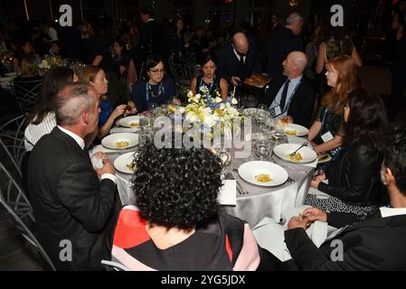 Ospiti durante i Gerald Loeb Awards 2024 presentati da UCLA Anderson, tenutosi presso la Rainbow Room di New York, New York, USA, giovedì 10 ottobre 2024. Credito: Jennifer Graylock-Graylock.com Foto Stock