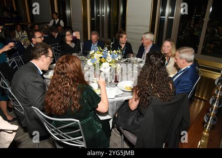 Ospiti durante i Gerald Loeb Awards 2024 presentati da UCLA Anderson, tenutosi presso la Rainbow Room di New York, New York, USA, giovedì 10 ottobre 2024. Credito: Jennifer Graylock-Graylock.com Foto Stock