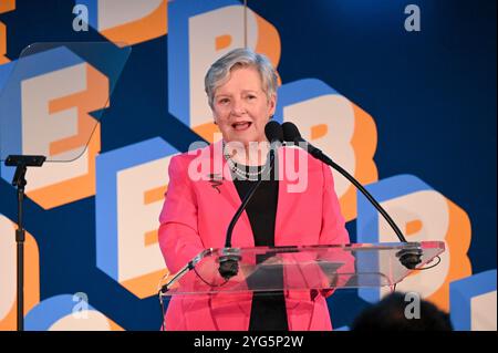 Diana Henriques durante i Gerald Loeb Awards 2024 presentati da UCLA Anderson, tenutosi presso la Rainbow Room di New York, New York, USA, giovedì 10 ottobre 2024. Credito: Jennifer Graylock-Graylock.com Foto Stock