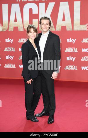 Anna Bachmann e Richard Kreutz bei der Premiere IL GIORNO DEL JACKAL im ZOO Palast di Berlino AM 05.11.2024 *** Anna Bachmann e Richard Kreutz alla prima del GIORNO DEL JACKAL allo ZOO Palast di Berlino il 05 11 2024 Foto Stock