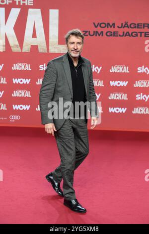 Guido Broscheit bei der Premiere IL GIORNO DEL JACKAL im ZOO Palast a Berlino AM 05.11.2024 *** Guido Broscheit alla prima del GIORNO DEL JACKAL allo ZOO Palast di Berlino il 05 11 2024 Foto Stock