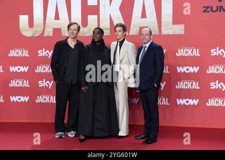 Volker Bertelmann, Lashana Lynch, Eddie Redmayne und Gareth Neame bei der Premiere IL GIORNO DEL JACKAL im ZOO Palast a Berlino AM 05.11.2024 *** Volker Bertelmann, Lashana Lynch, Eddie Redmayne e Gareth Neame alla prima del GIORNO DEL JACKAL allo ZOO Palast di Berlino il 05 11 2024 Foto Stock