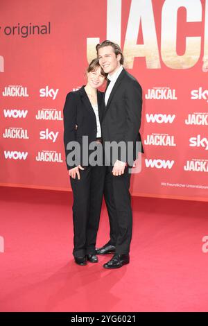 Anna Bachmann e Richard Kreutz bei der Premiere IL GIORNO DEL JACKAL im ZOO Palast di Berlino AM 05.11.2024 *** Anna Bachmann e Richard Kreutz alla prima del GIORNO DEL JACKAL allo ZOO Palast di Berlino il 05 11 2024 Foto Stock